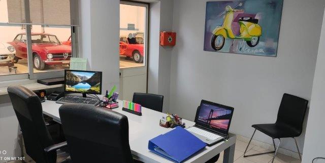 Ritiro e consegna a domicilio. Contattaci per richiedere un preventivo!